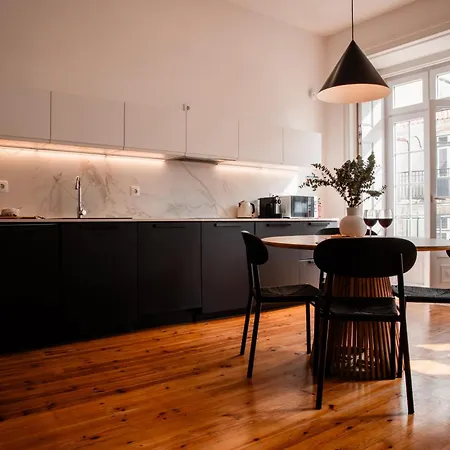 Appartement Designer Loft With Balcony In Historic Baixa Lisboa