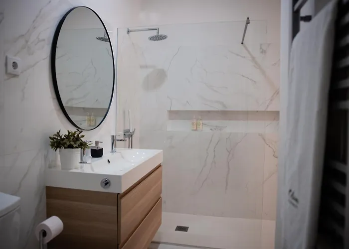 Designer Loft With Balcony In Historic Baixa Διαμέρισμα *