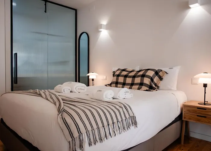 Designer Loft With Balcony In Historic Baixa