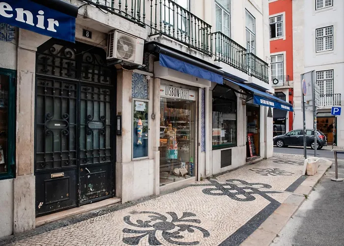Designer Loft With Balcony In Historic Baixa Διαμέρισμα *