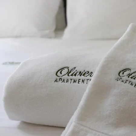 The Box - Design And Upscale With Balcony At Downtown Apartment