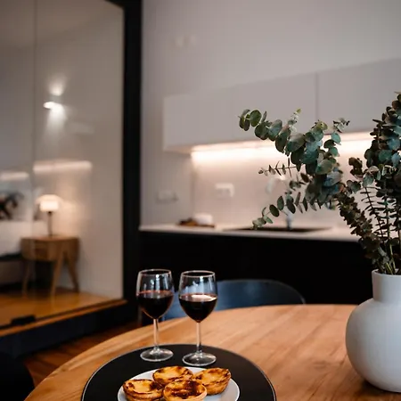 The Box - Design And Upscale With Balcony At Downtown *