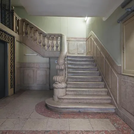 Apartment The Box - Design And Upscale With Balcony At Downtown