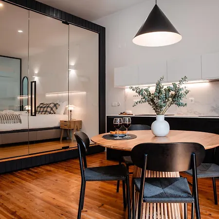 The Box - Design And Upscale With Balcony At Downtown