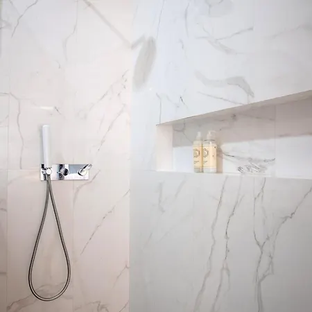 The Box - Design And Upscale With Balcony At Downtown